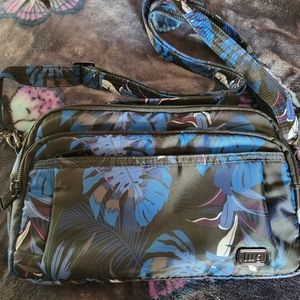 LUG Scoop Crossbody in Botanical Black.